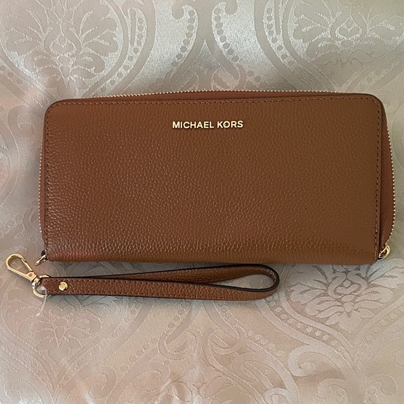 Michael Kors Mercer Travel Continental Leather Wristlet Wallet *NWT* - Picture 1 of 3